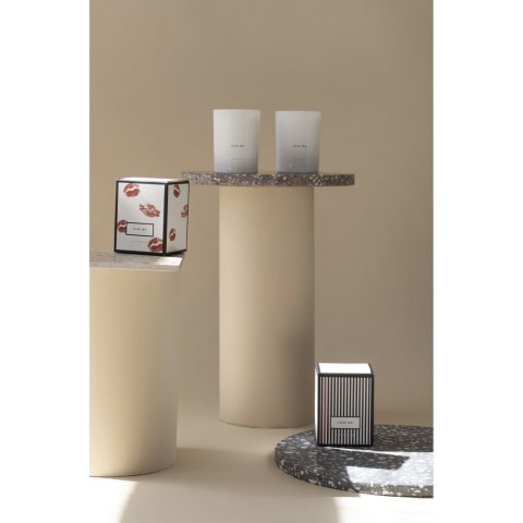 Świeca zapachowa Love Me: kokornak i mandarynka, do 45 godzin, śred. 8 x 10,5 cm