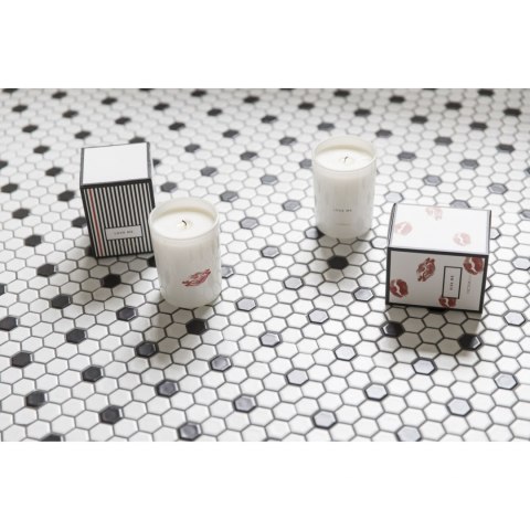 Świeca zapachowa Love Me: kokornak i mandarynka, do 45 godzin, śred. 8 x 10,5 cm