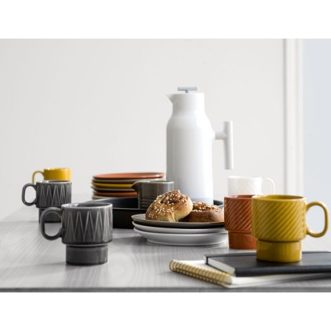 Talerz, czerwony, ceramika, śred. 20 cm